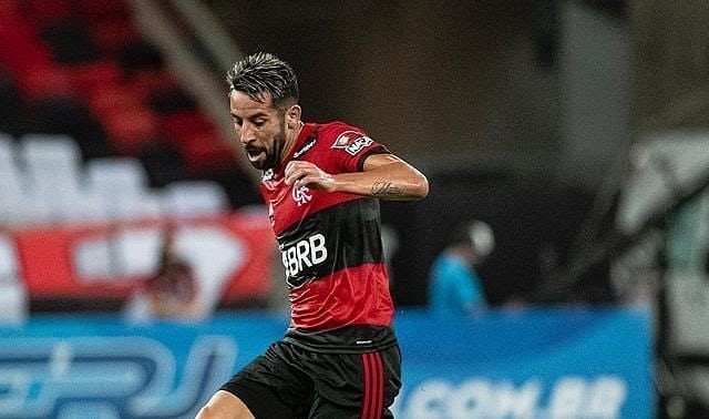 Flamengo de Mauricio Isla inició la defensa del título en el Brasileirao con triunfo ante Palmeiras