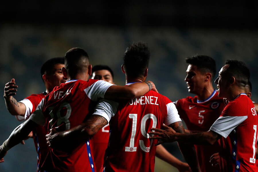 Tras casi 10 horas de viaje, la Roja llegó a Santiago del Estero para enfrentar a Argentina
