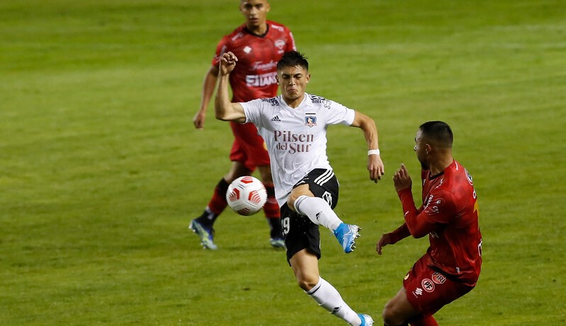 Presidente de Curicó Unido: Por reglamento no podemos contratar a Felipe Fritz