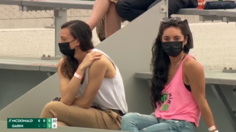 Christiane Endler fue a ver el partido de Cristian Garin y acaparó las miradas en Roland Garros