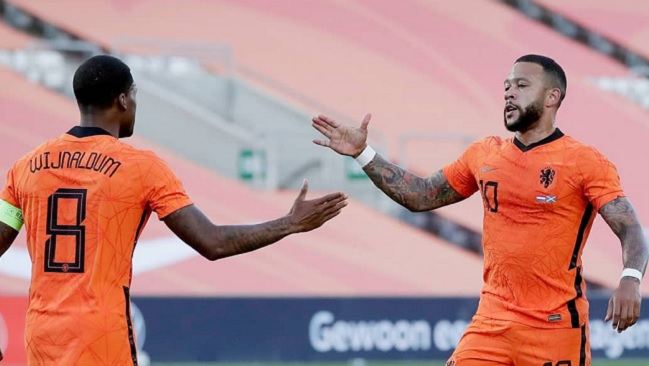 Holanda rescató un empate ante Escocia con doblete de Memphis Depay