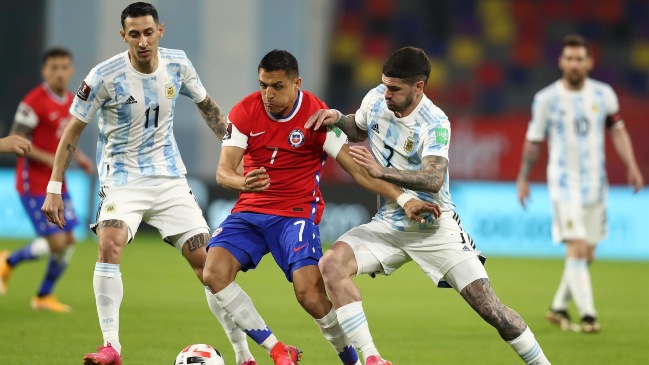 Alexis devolvió el alma al cuerpo a Chile al anotar el empate contra Argentina tras pase de Medel
