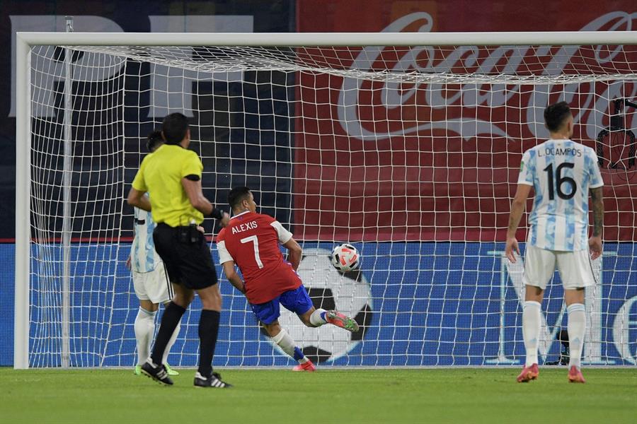Alexis Sánchez: Me faltaba hacerle un gol a Argentina, eso me puso muy contento