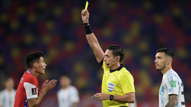 Galdames y su temprana amarilla: Al ser mi primer partido de Eliminatorias, pequé de “pajarito nuevo”