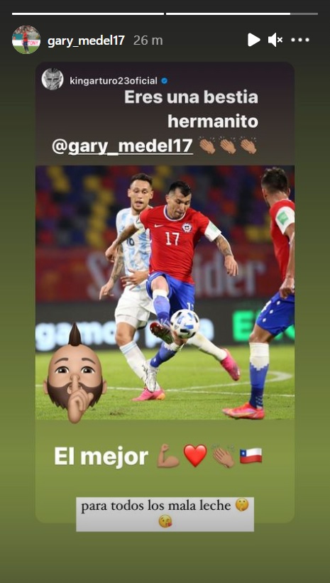 “Eres una bestia”: Vidal felicitó a Gary Medel y el “Pitbull” dedicó su actuación a los “mala leche”