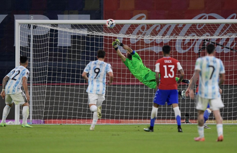 El Uno a Uno de Chile: Claudio Bravo fue la gran estrella ante Argentina
