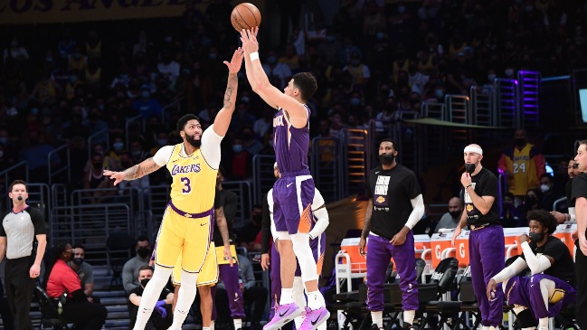 Phoenix Suns tuvo un inspirado Devin Booker y selló la eliminación de Los Angeles Lakers en la NBA