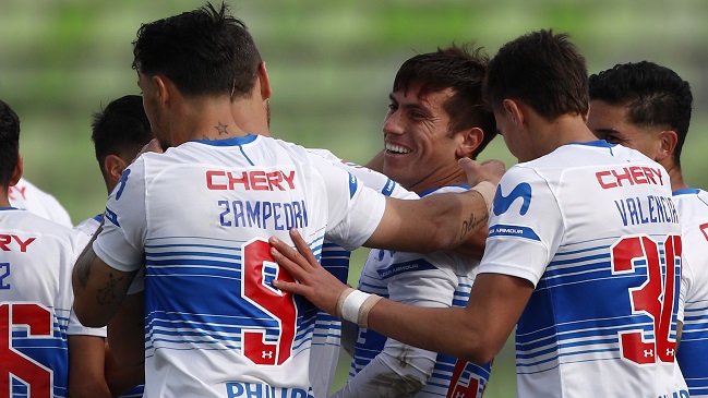 Universidad Católica venció a Santiago Wanderers y volvió al liderato