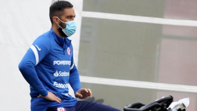 Claudio Bravo trabajó diferenciado en nueva jornada de entrenamientos de La Roja