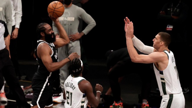 Nets superó la lesión de Harden y batió a Bucks en el primer duelo de semifinales del Este