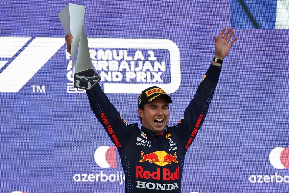 La celebración de Sergio “Checo” Pérez tras imponerse en el GP de Azerbaiyán