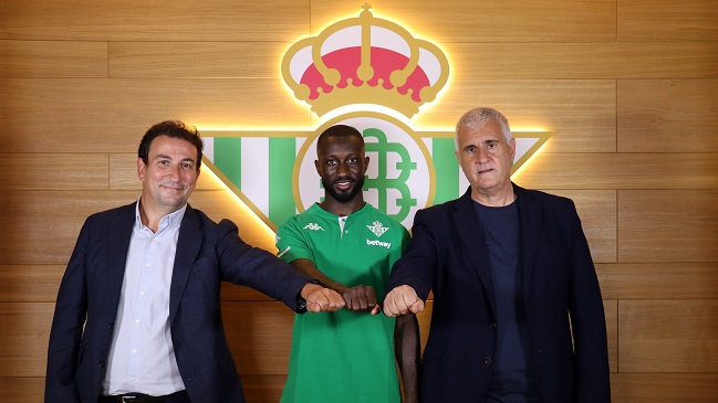 Real Betis de Pellegrini y Bravo oficializó el fichaje de Youssouf Sabaly
