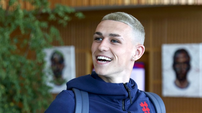 Seleccionado inglés contó que lo comparan con Eminem por su nuevo look