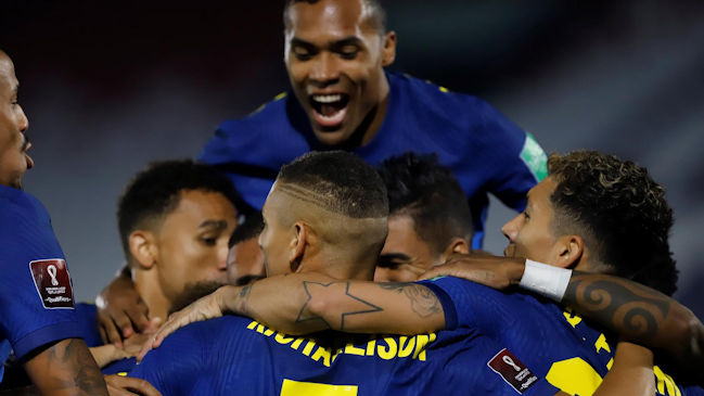 Brasil impuso su poderío sobre Paraguay en Asunción y despegó en el liderato de las Clasificatorias