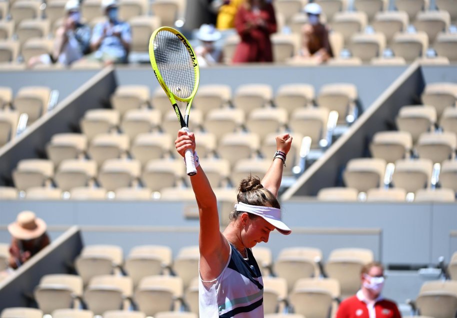 Barbora Krejcikova se instaló en semifinales de Roland Garros con triunfo ante Coco Gauff la joven