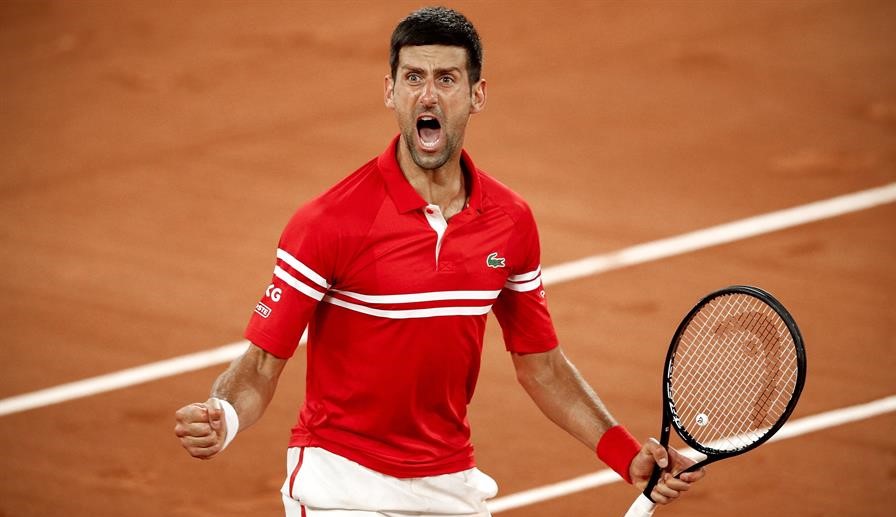 Novak Djokovic le ganó una dura batalla a Matteo Berrettini y jugará semifinales en Roland Garros
