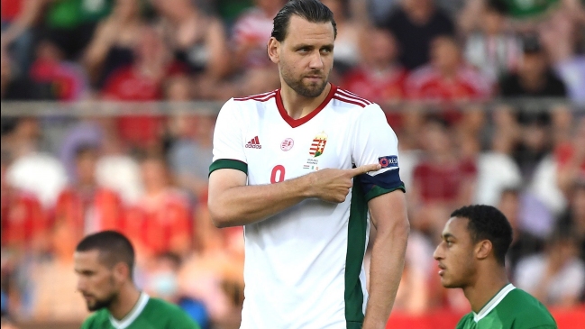 Primer ministro húngaro calificó como “provocación” gesto antirracista de Irlanda