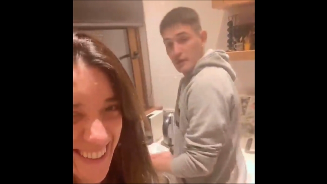 La divertida reacción de Matías Rodríguez mientras lavaba la loza