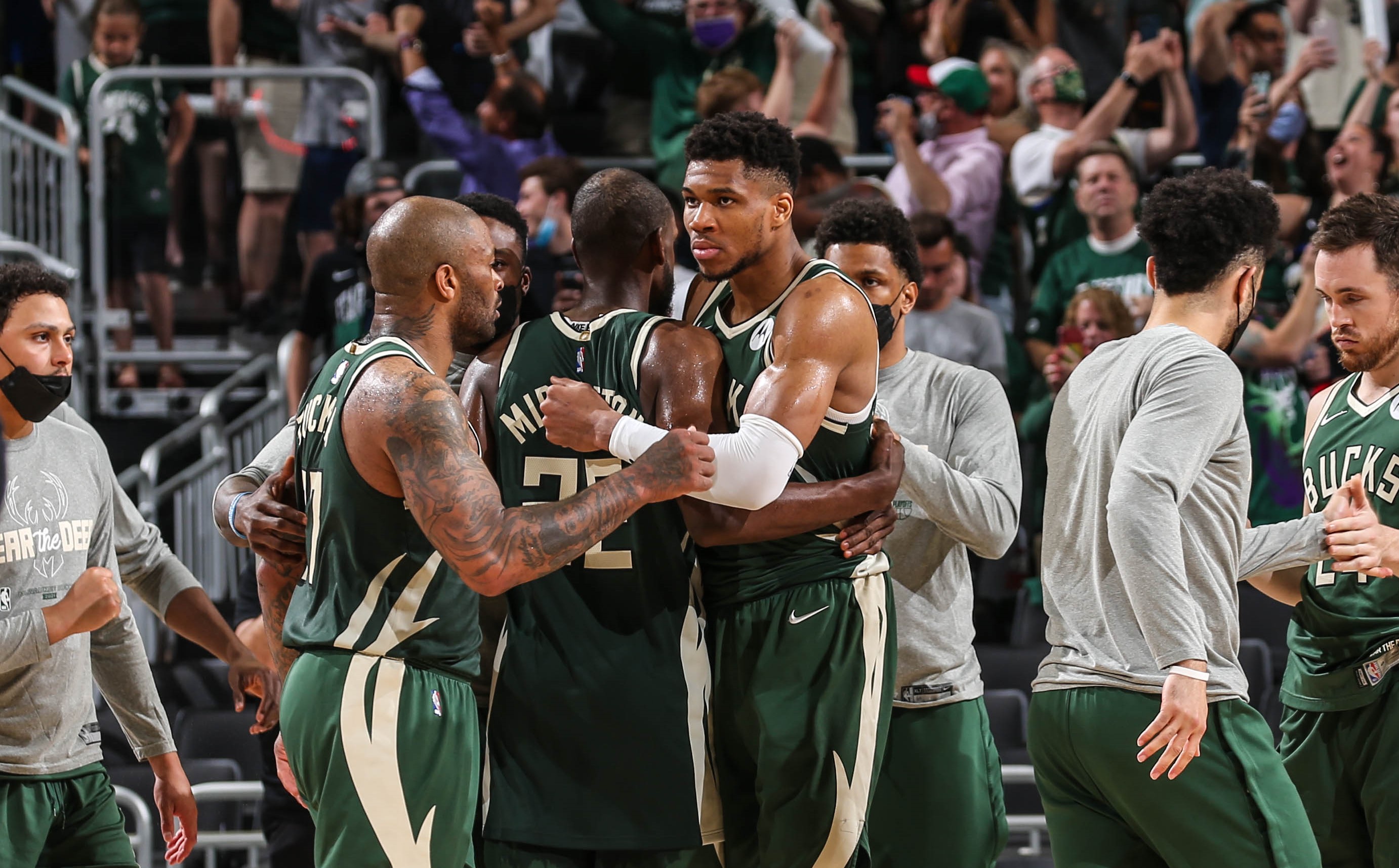 Milwaukee Bucks recortó distancia con Brooklyn Nets en las semifinales del Este en la NBA