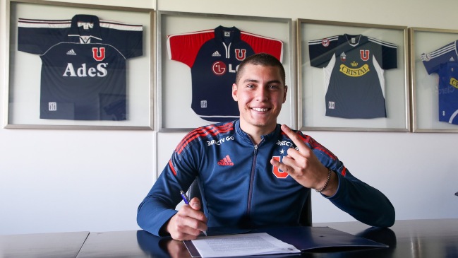 Delantero Cristóbal Muñoz firmó su primer contrato en Universidad de Chile