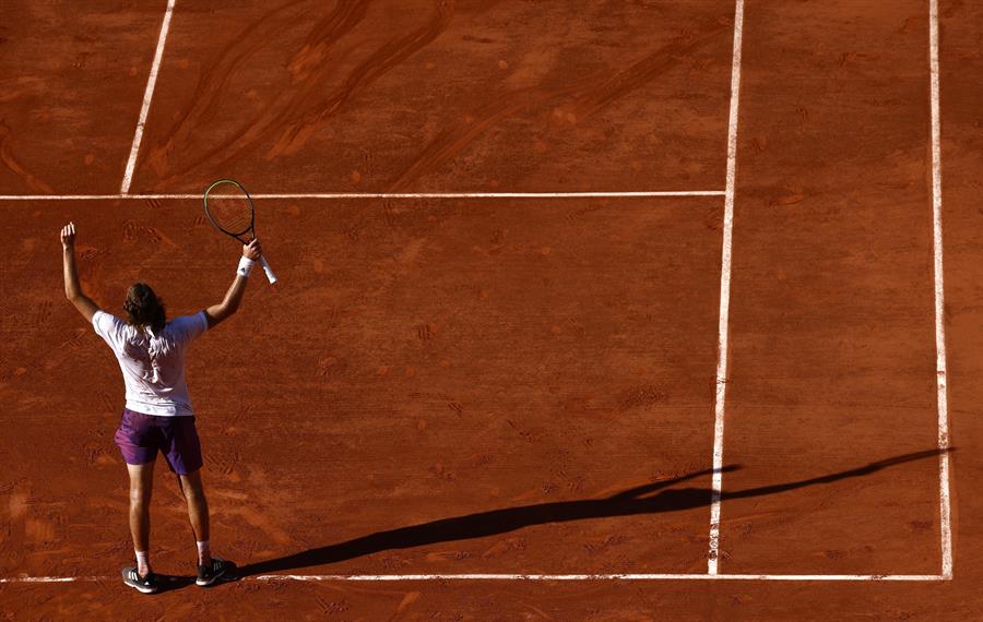 El trabajado triunfo de Tsitsipas sobre Zverev para acceder a la final en Roland Garros