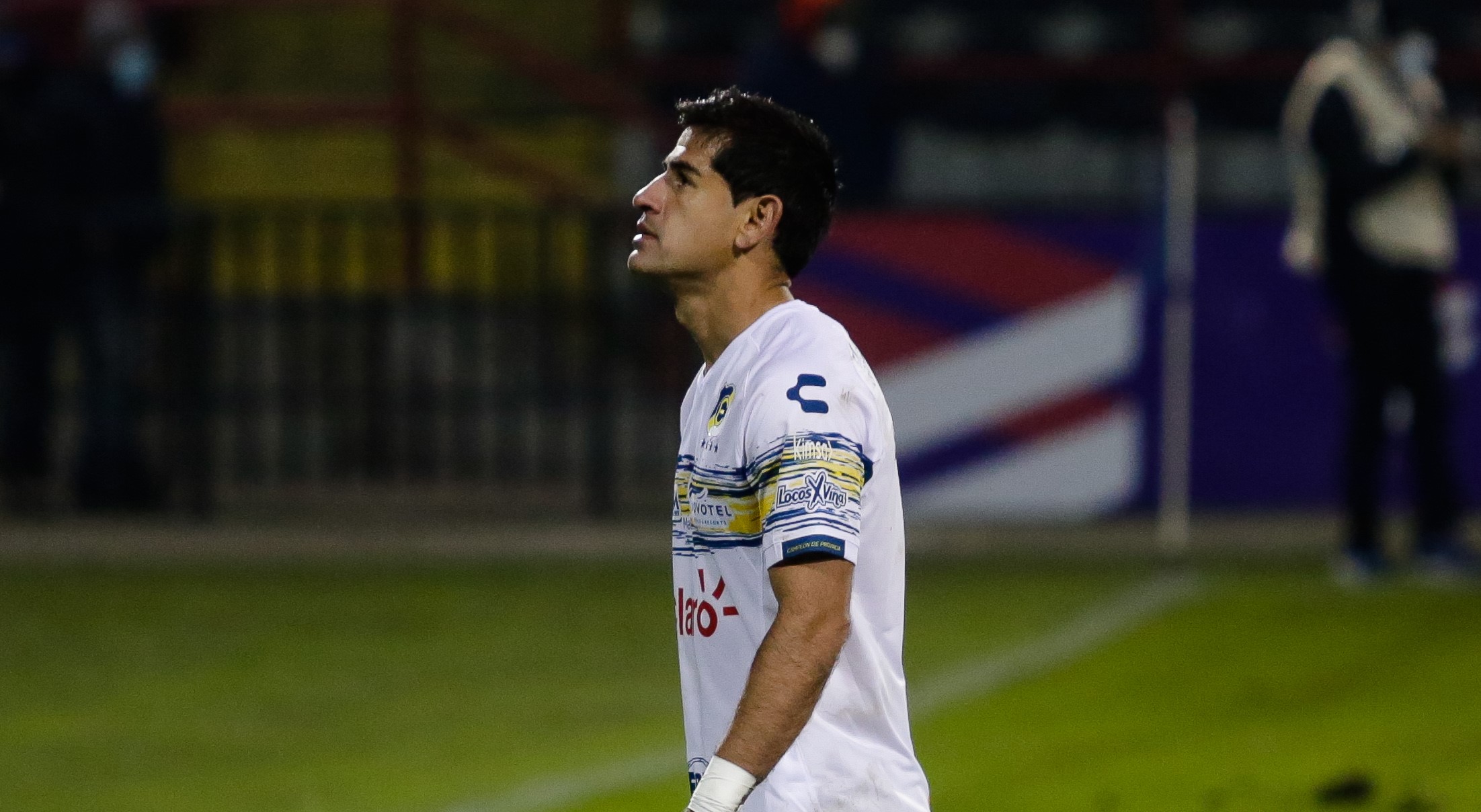 Everton y Colo Colo dedicaron mensajes de apoyo a Julio Barroso tras fallecimiento de su hermano