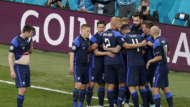 Finlandia superó en dramático duelo a Dinamarca y logró el primer triunfo de su historia en la Eurocopa