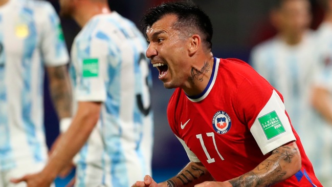 “Vamos carajo”: La arenga de Gary Medel en la llegada de la selección chilena a Brasil