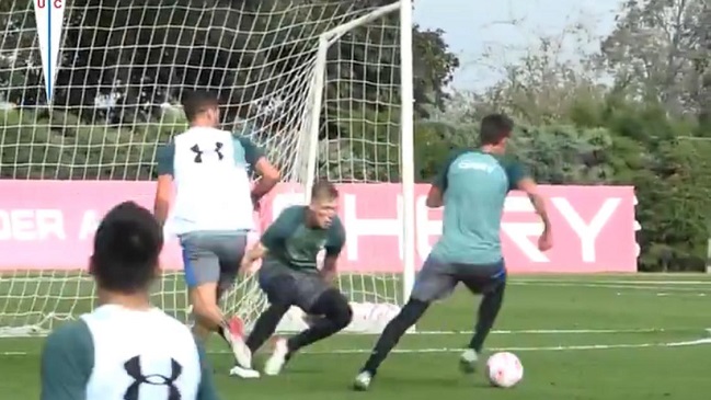 Diego Valencia anotó un golazo en el entrenamiento dominical de Universidad Católica