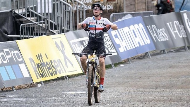 ¡Llega encendido a Tokio! Martín Vidaurre se colgó la plata en Copa del Mundo de mountainbike