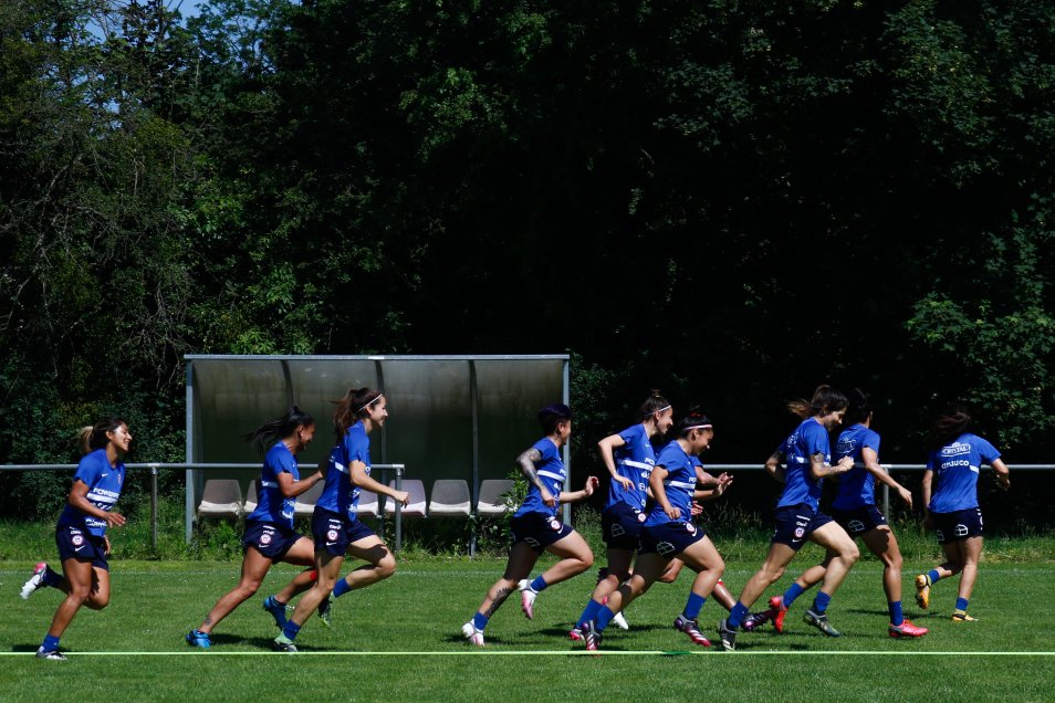 La Roja Femenina cumplió con otro intenso entrenamiento de cara al amistoso en Alemania