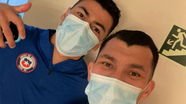 “Te mereces lo mejor”: Gary Medel felicitó a Tomás Alarcón por su traspaso al Cádiz