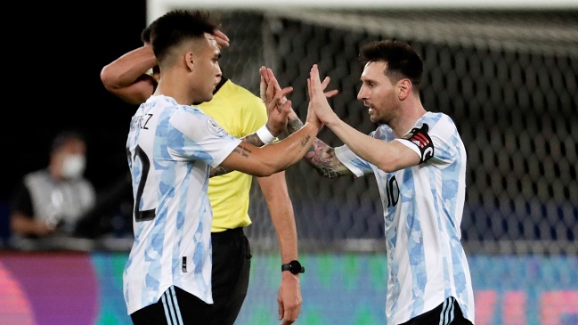 Lionel Messi marcó de tiro libre y puso en ventaja a Argentina sobre la Roja en Copa América