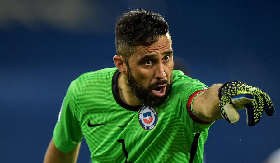 Claudio Bravo y el estreno en Copa América: “Debemos mejorar con el balón y tener más calma”