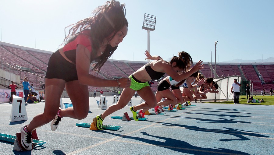 Mindep anunció permiso para apertura de recintos deportivos al aire libre en comunas en fase 1 y 2