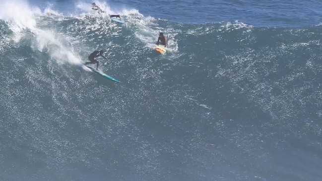 Cristián Merello se lució sobre su tabla de surf en enorme marejada en Pichilemu