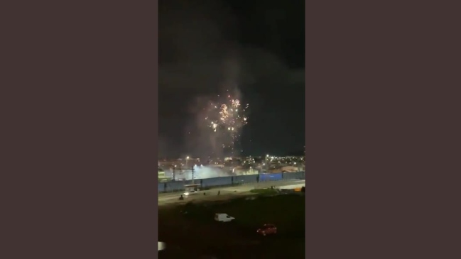 Título, aniversario y Copa Chile: Hinchas de Fernández Vial celebraron con fuegos artificiales