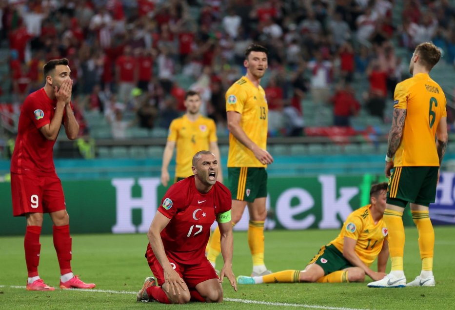 Gales dio un paso clave a octavos de final tras vencer a Turquía