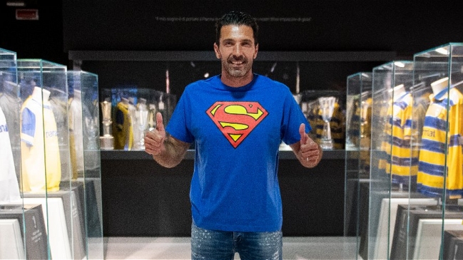 Gianluigi Buffon formalizó su regreso a Parma
