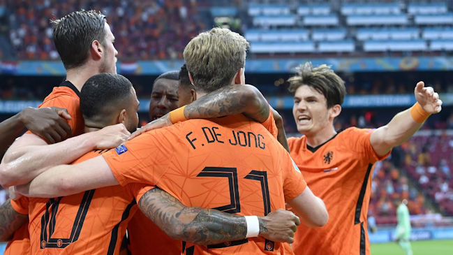 Países Bajos doblegó con autoridad a Austria y aseguró su paso a los octavos de final de la Eurocopa