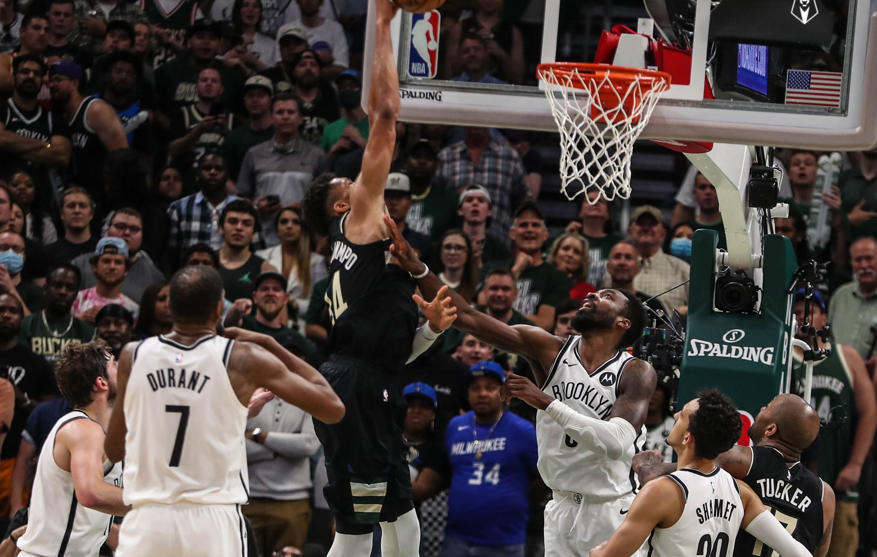 Milwaukee Bucks derrotó a los Nets y definirán la semifinal del Este en el séptimo partido