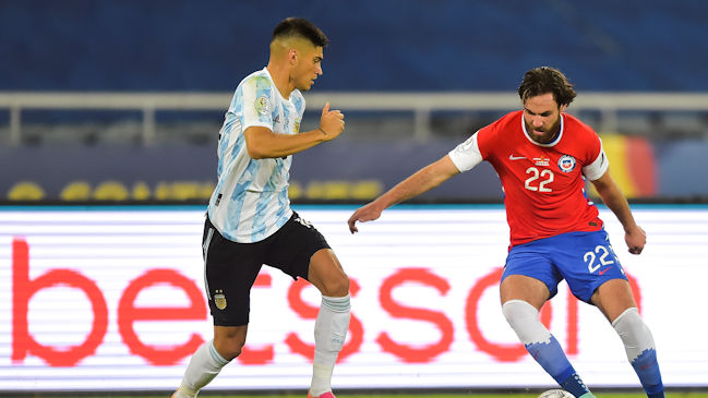 Periodista argentino amenazó con golpiza a autor de tuiteo de la Roja sobre Ben Brereton