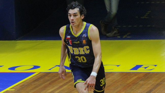 Quilicura Basket y Universidad de Concepción se miden por la Liga Nacional de Baloncesto