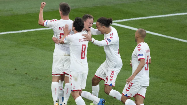 Dinamarca logró dramática clasificación tras golear a Rusia en la Eurocopa