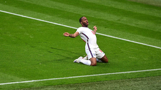 Raheem Sterling volvió a ser factor en Inglaterra al marcar el gol del triunfo sobre República Checa