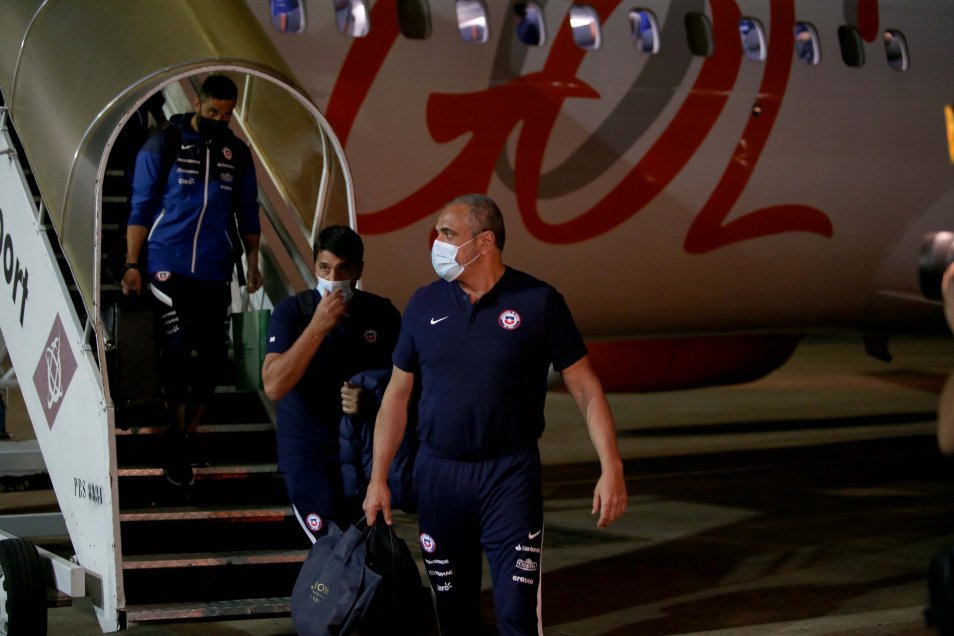 La selección chilena dejó Cuiabá y se instaló en Brasilia para enfrentar a Paraguay