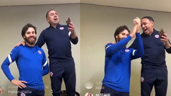 Brereton y Cagigao cantaron “Wonderwall” de Oasis en su “bautizo” con La Roja