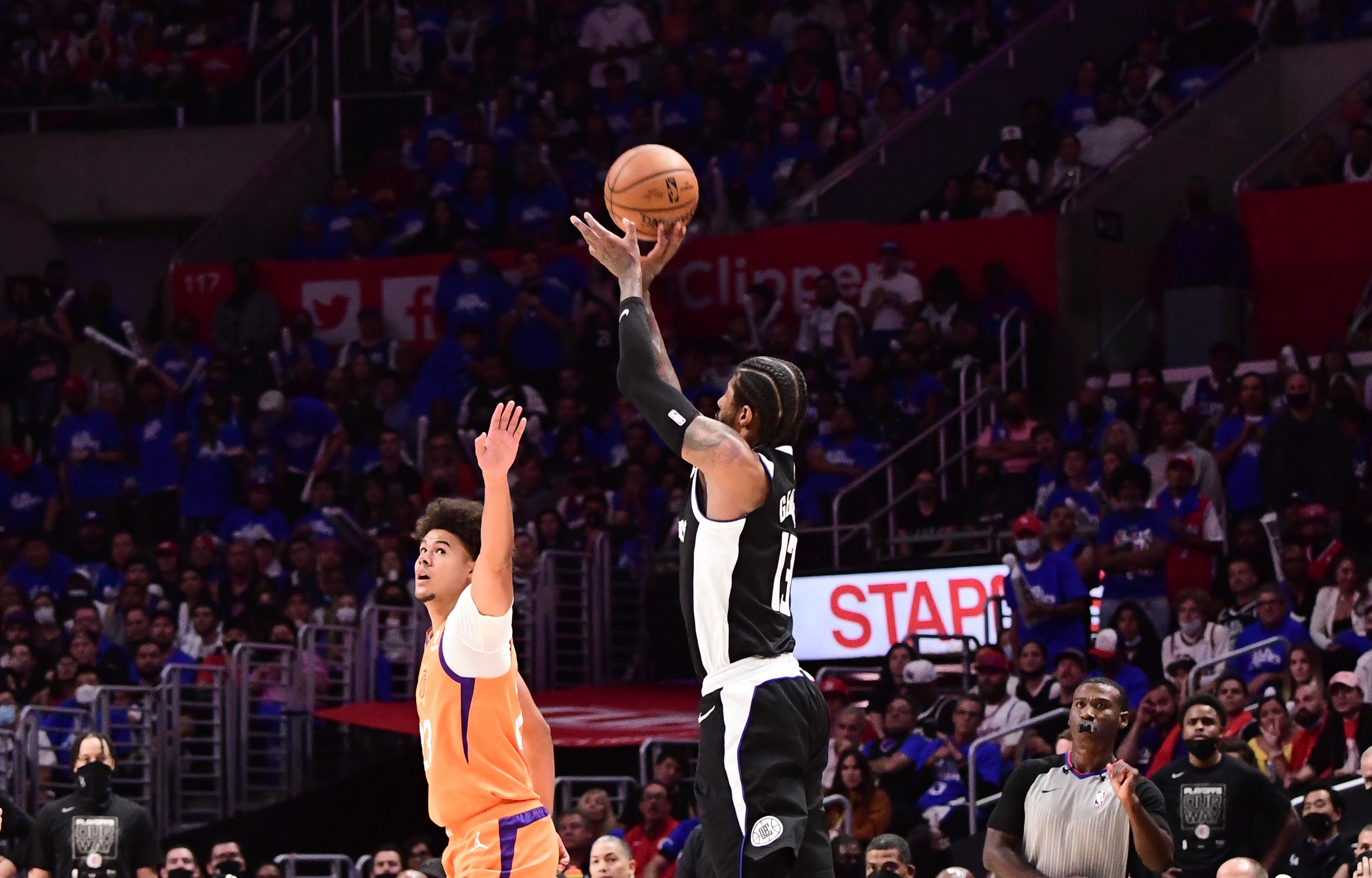 Los Angeles Clippers se impuso ante Phoenix Suns y descontó en las Finales de la Conferencia Oeste