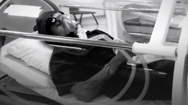 Alexis se recupera en cámara hiperbárica con la ilusión de jugar la fase final de la Copa América