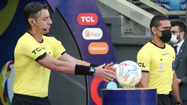 Juez local arbitrará el partido que definirá al rival de Brasil en Copa América